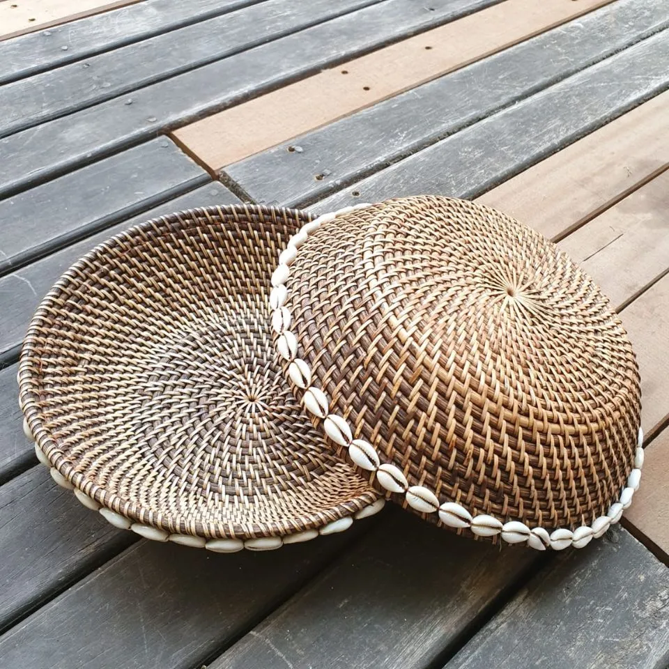 Rattan bowl with rim seashells – EHM custom bowls manufacturing