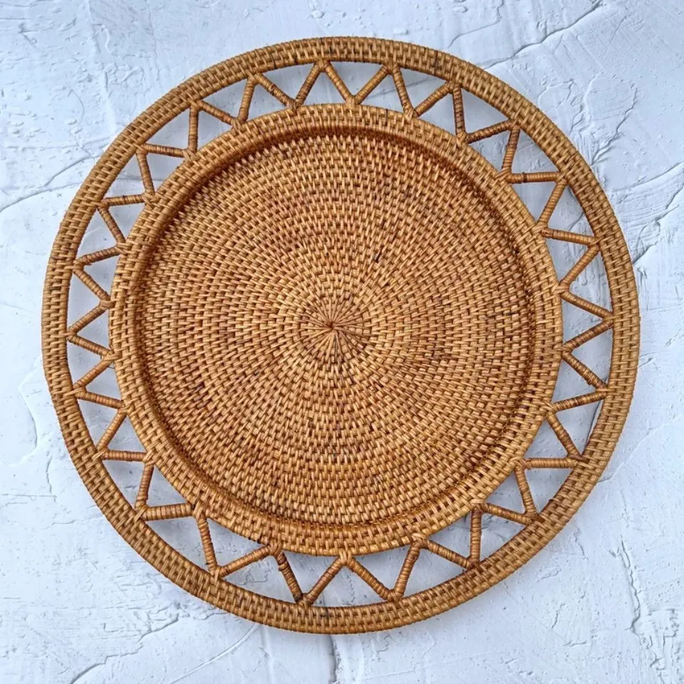 Woven charger plate with pattern natural rattan.