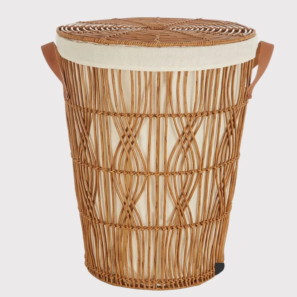 Rattan laundry hamper with removable cotton liner and leather handles – premium open-weave design by EHM handicraft manufacturer.