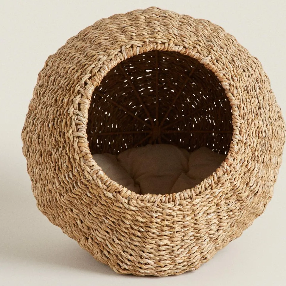 Rustic handwoven seagrass pet pod with natural fiber texture, biodegradable pet house manufacturing.