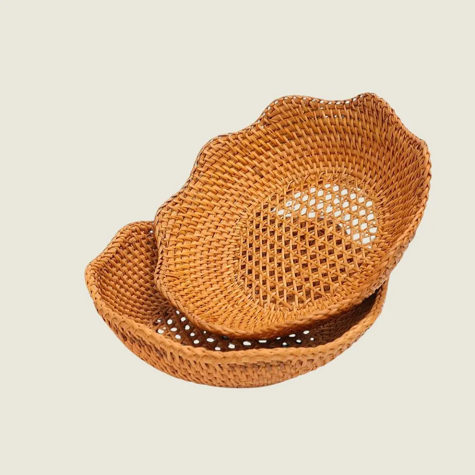 Natural rattan bowls with delicate scalloped wavy edge and open-weave base – handmade in Vietnam