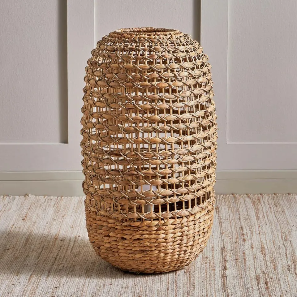 Tall cylindrical water hyacinth table lamp with open weave – OEM/ODM table lamp manufacturing by EHM.