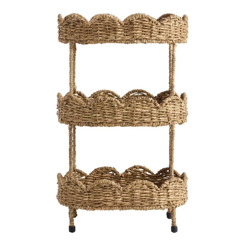 Intricate handwoven 3-tier seagrass tray demonstrating EHM’s advanced knitting techniques.